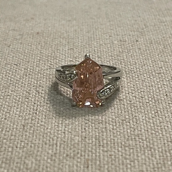 Premier Designs Jewelry - Premier Designs Cocktail Ring (SIZE 7)
